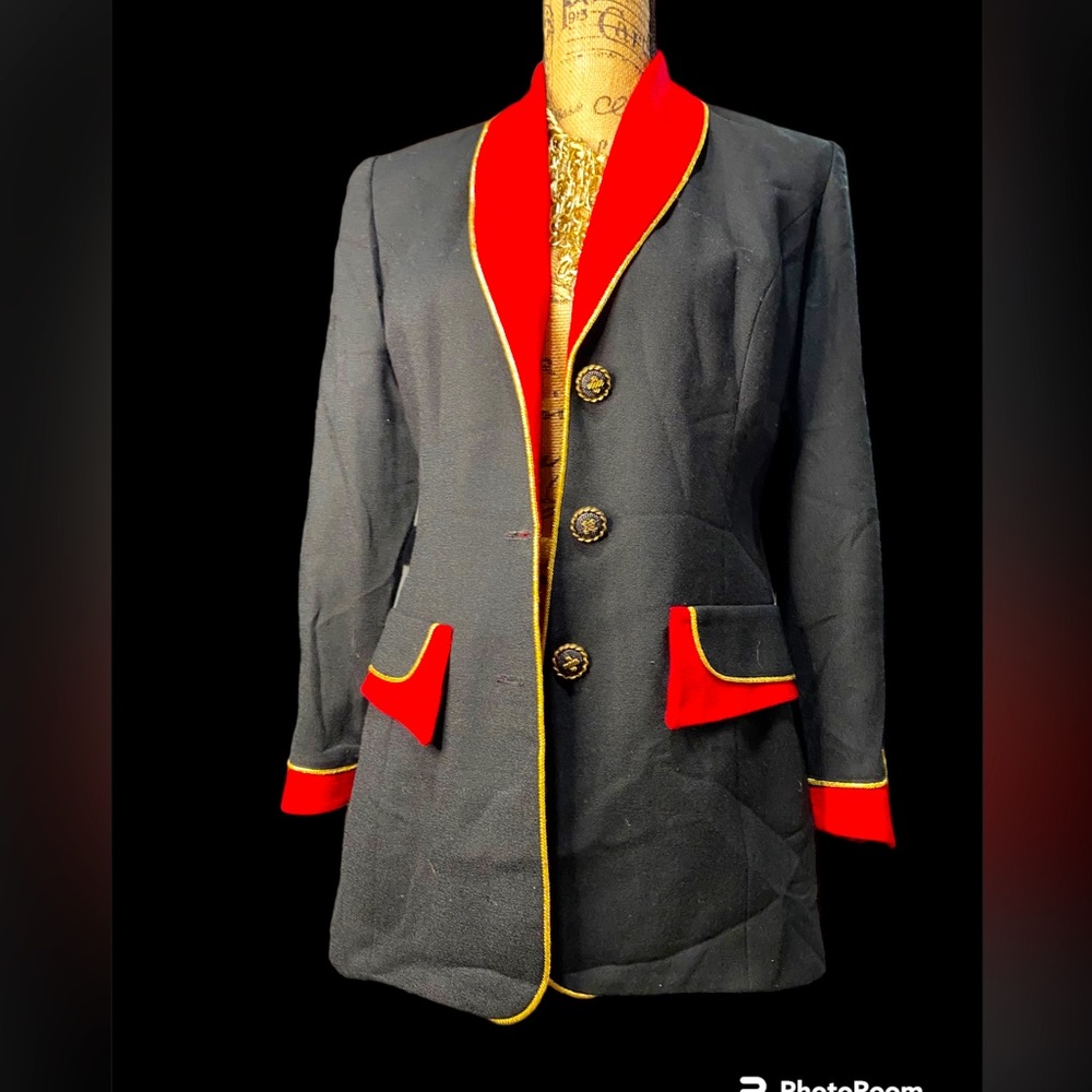 Stunning Bloomingdale’s blazer size 6